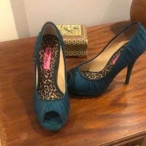 Jade color Betsy Johnson Heels